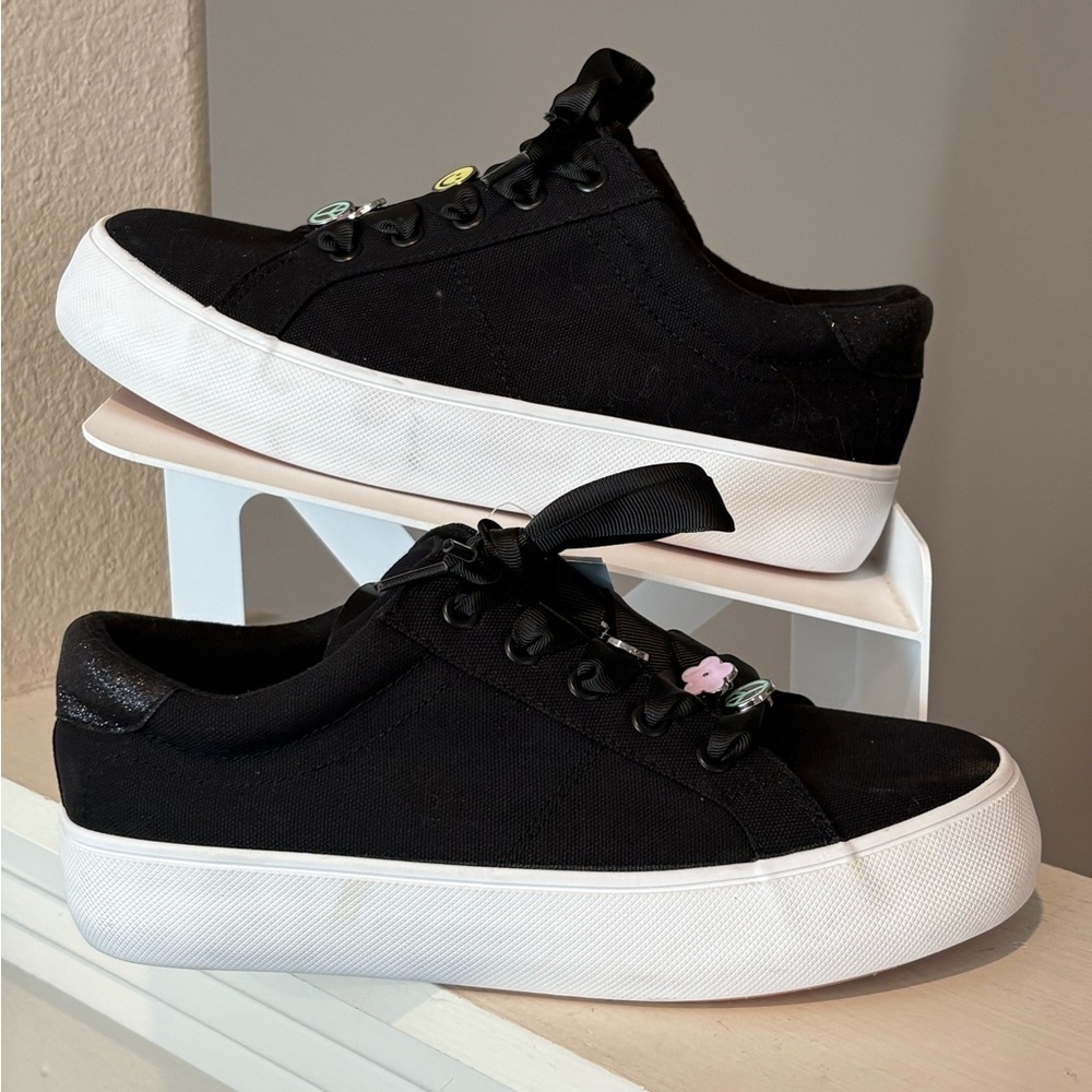 Cat & Jack Kids' Wren Platform Charm Sneakers Shoes Black White Youth Size 5Y